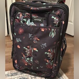 Dakine suite case
